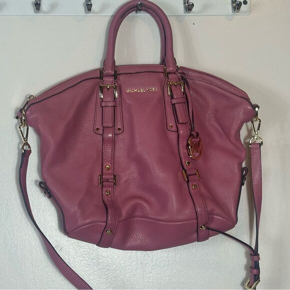 COPY - Michael Kors Pink Crossbody Bag with Gold Hardware - Picture 1 of 11